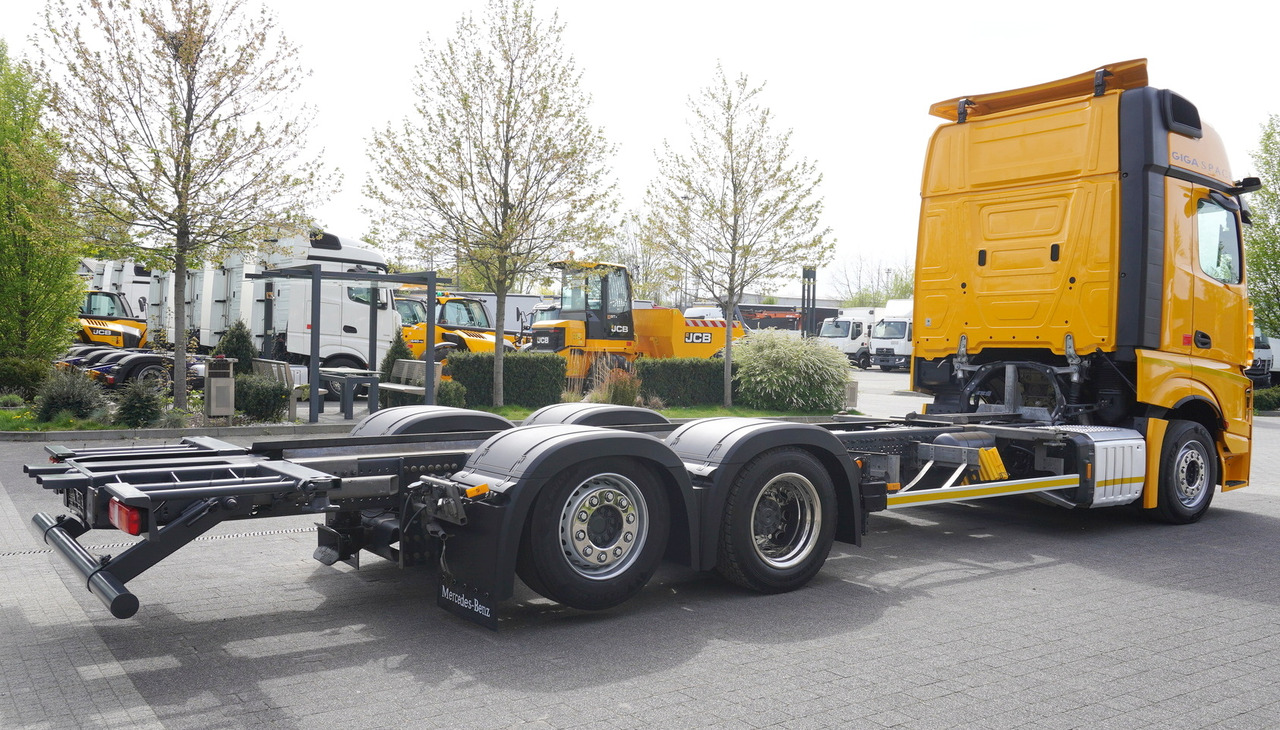 Cab chassis truck MERCEDES-BENZ Actros MP5 2542 Giga / Low Deck / BDF / 6×2 / E6: picture 7