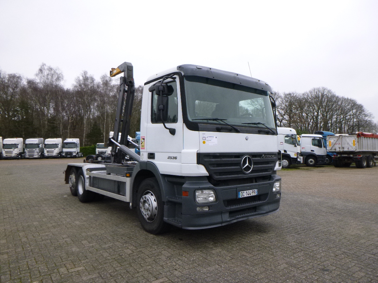 Hook lift truck Mercedes Actros 2536 6x2 Guima container hook 16 t: picture 2