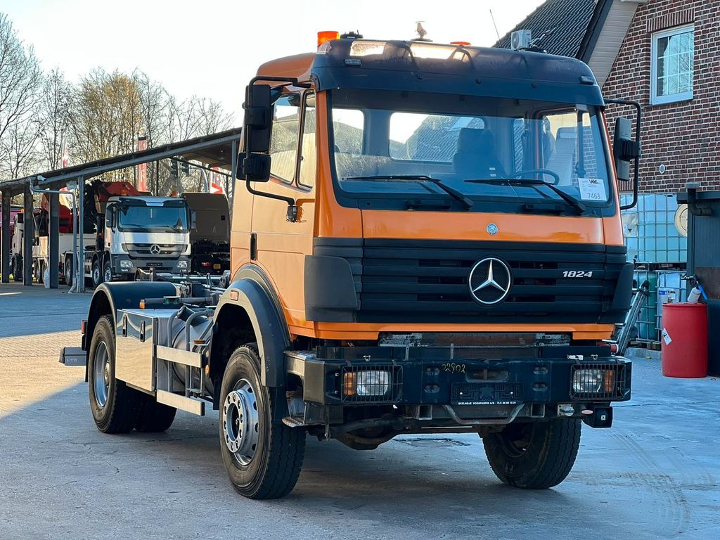 Hook lift truck Mercedes-Benz 1824 AK 39 EU2 4x4 Top Zustand !! 66000 Km: picture 2