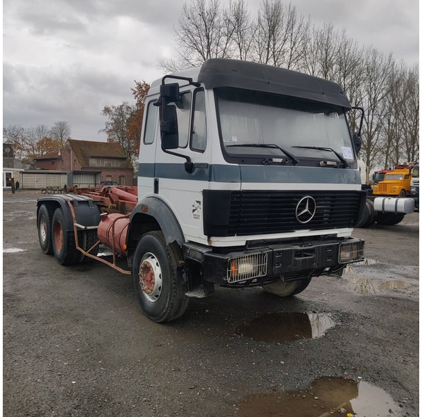 Container transporter/ Swap body truck Mercedes-Benz 2629: picture 3