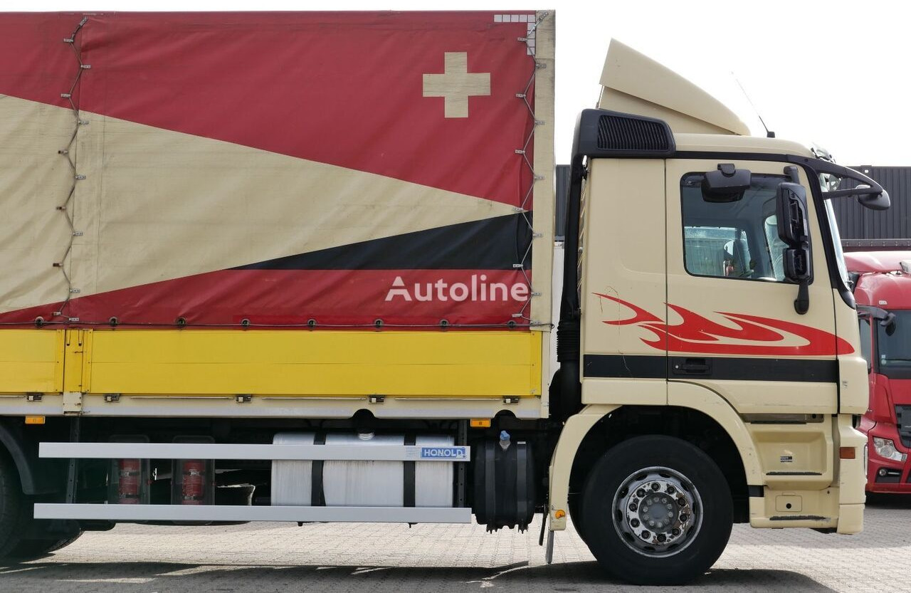 Curtainsider truck Mercedes-Benz Actros 1832: picture 6
