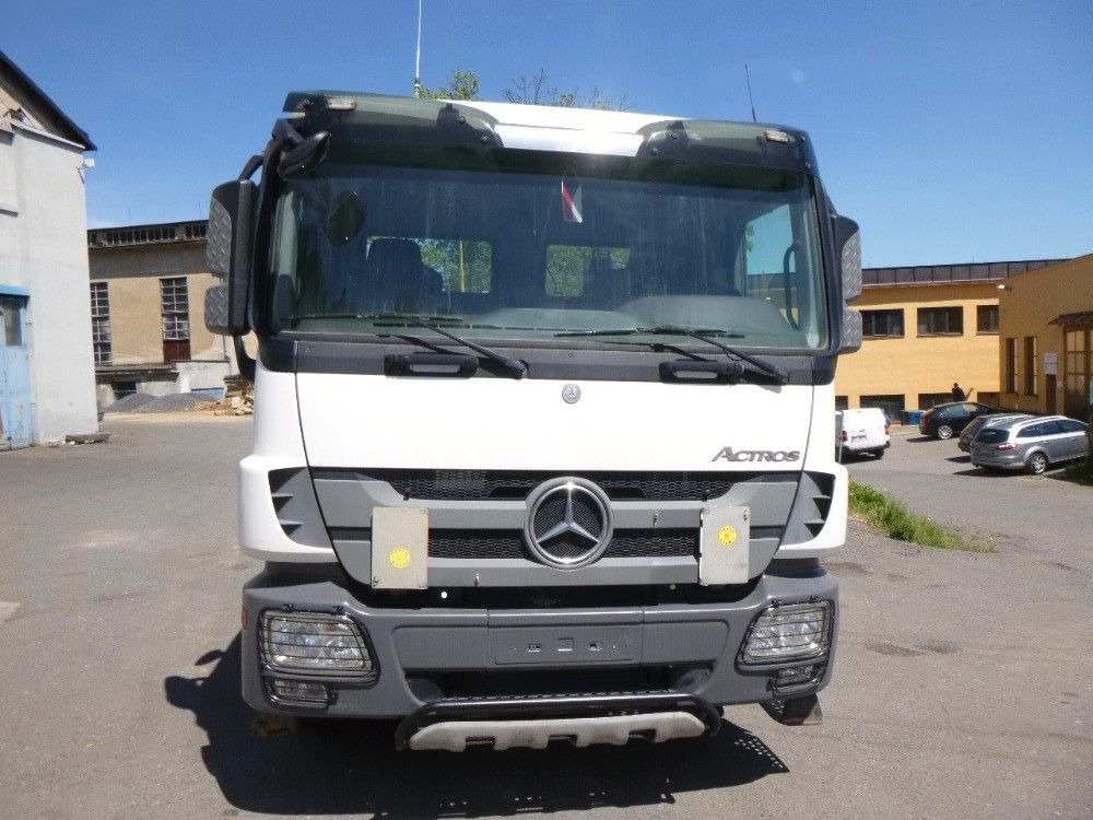 Hook lift truck Mercedes-Benz Actros 2641: picture 2