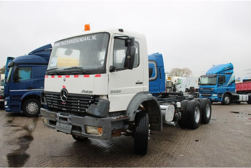 Cab chassis truck Mercedes-Benz Axor 3028 + euro 2 + spring spring + manual + 6x4 Heavy Duty: picture 5