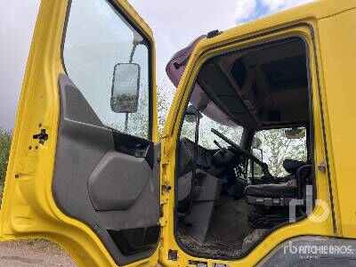 Tipper RENAULT KERAX 320 DCI 6x4 Camion Benne: picture 9