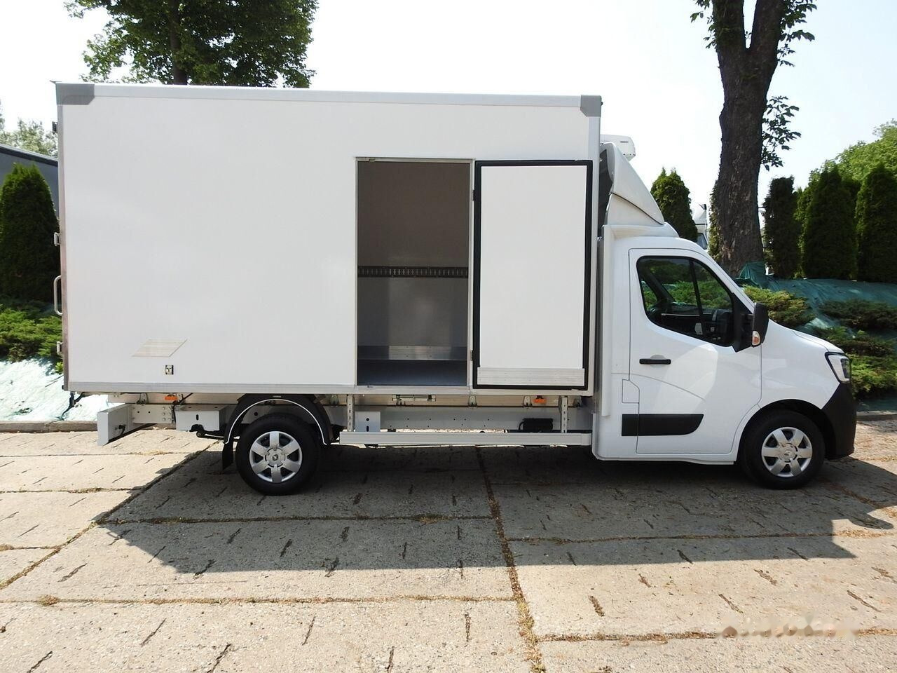 Refrigerator truck Renault Master Fridge: picture 5