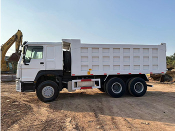 Tipper for transportation of silos SINOTRUK HOWO 371 6x4: picture 5
