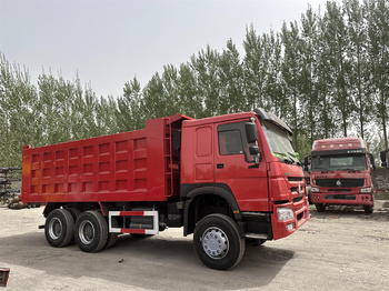 Tipper for transportation of silos SINOTRUK HOWO 371 Dump Truck: picture 2
