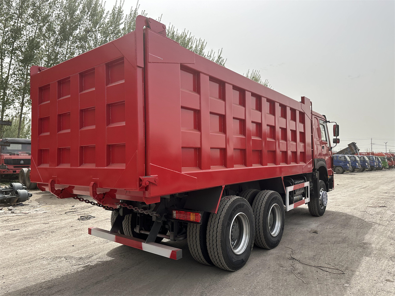 Tipper for transportation of silos SINOTRUK HOWO 371 Dump Truck: picture 10