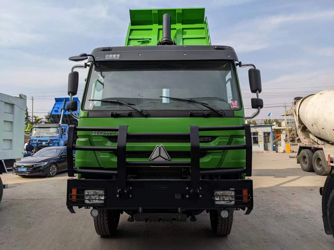 Tipper SINOTRUK HOWO 6x4 drive tipper lorry China 10 wheeler dump truck with bumper: picture 2