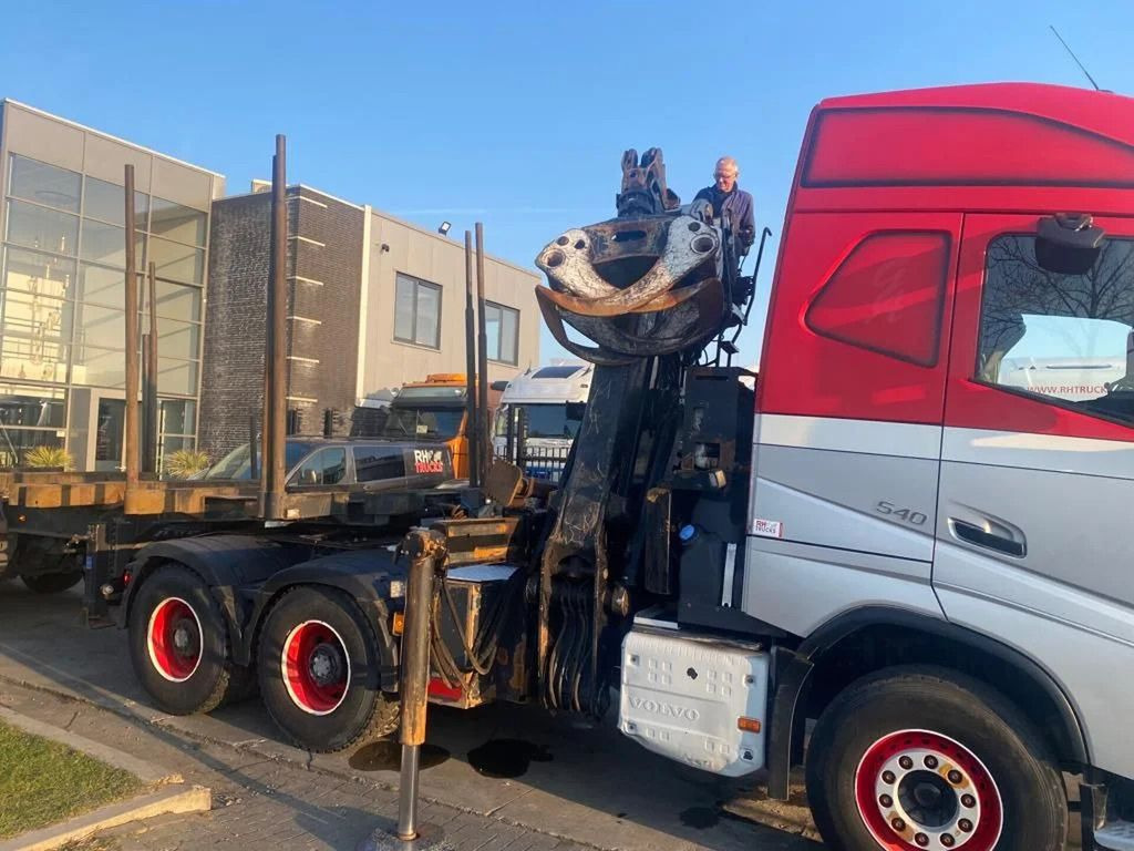 Timber truck, Crane truck Volvo FH 540 6X4 EURO 6 + EPSILON S260Z96 + TRAILER 4: picture 11