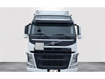 Box truck Volvo FM330 Globetrotter: picture 3