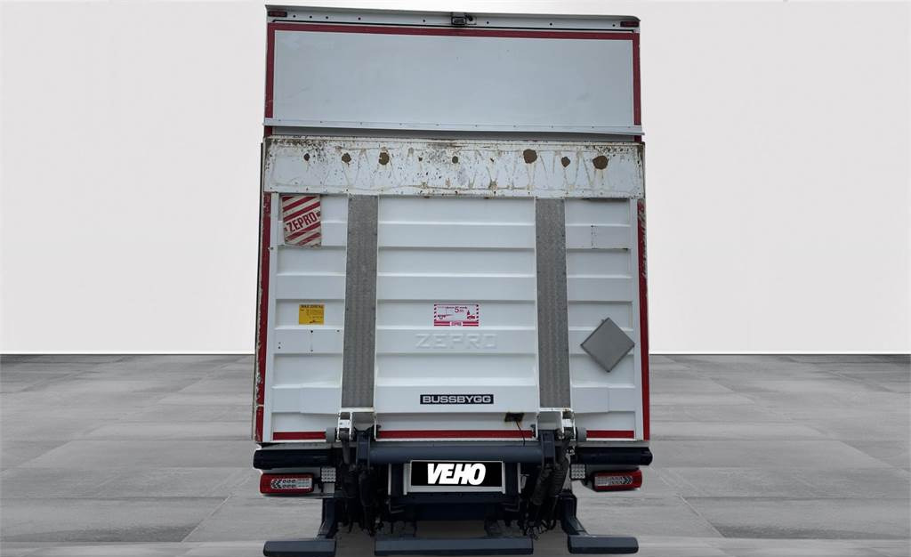 Box truck Volvo FM330 Globetrotter: picture 6