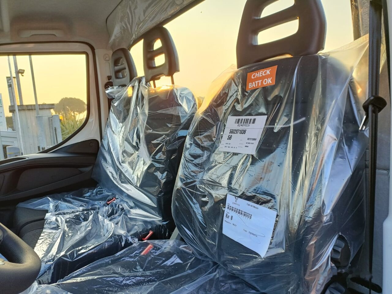 Curtain side van IVECO DAILY 35C16 3000 cc KM 0: picture 11