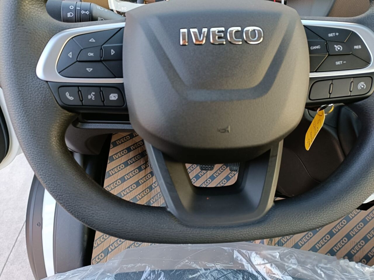 Curtain side van IVECO DAILY 35C16 3000 cc KM 0: picture 10