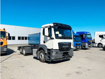 MAN TGS 26.470 6x2-4 LL CH TGS 26.470 6x2-4 LL CH, Retarder, Lenk-/Liftachse, Navi - Cab chassis truck: picture 1