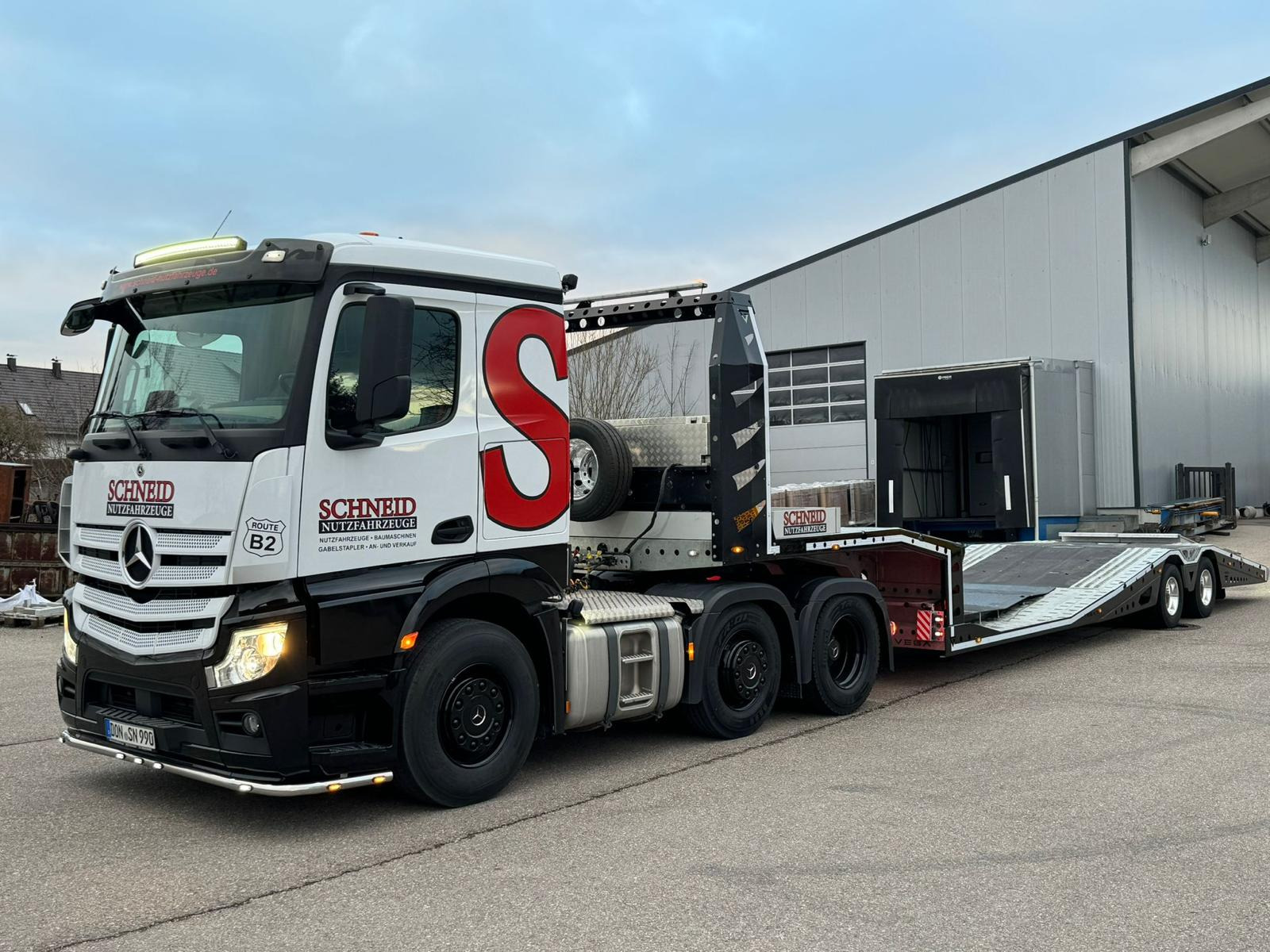 Schneid Nutzfahrzeuge GmbH & CO. KG undefined: picture 3