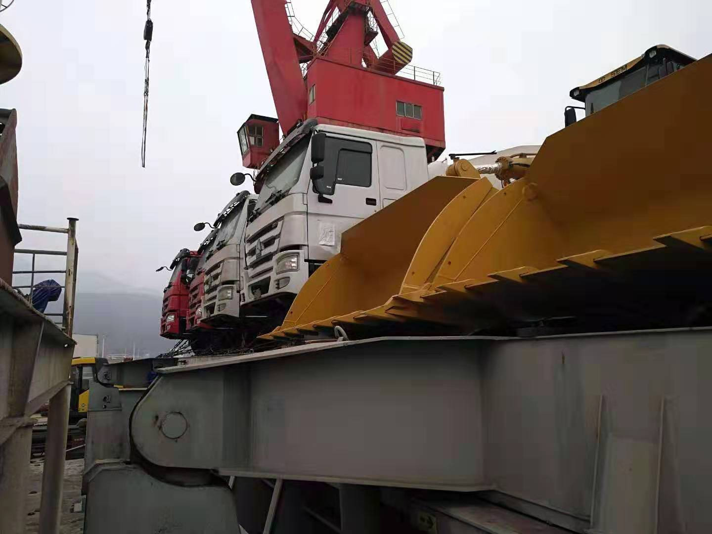 Shandong Guhong Auto Industrial CO., LTD - Trucks SINOTRUK HOWO - loader crane undefined: picture 9