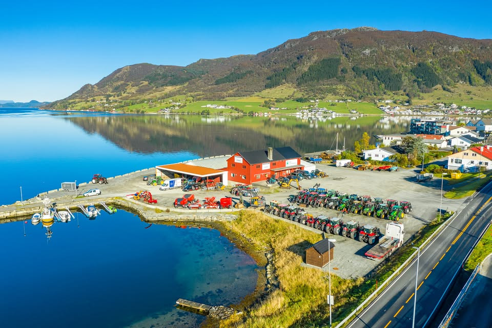 Norsk Maskinformidling AS - Construction machinery VOLVO - Year: 2011 undefined: picture 1