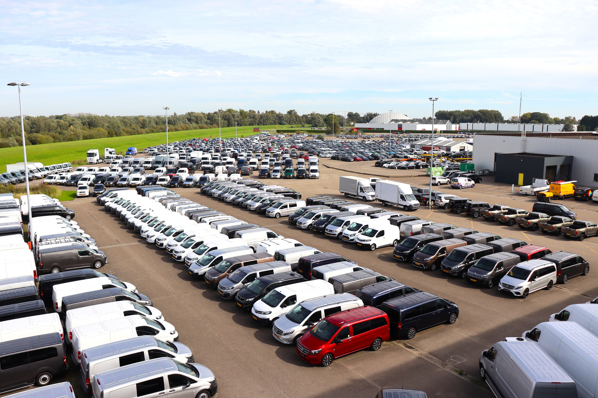 Busvan - Vans - Year: 2023, diesel, gearbox: automatic undefined: picture 2