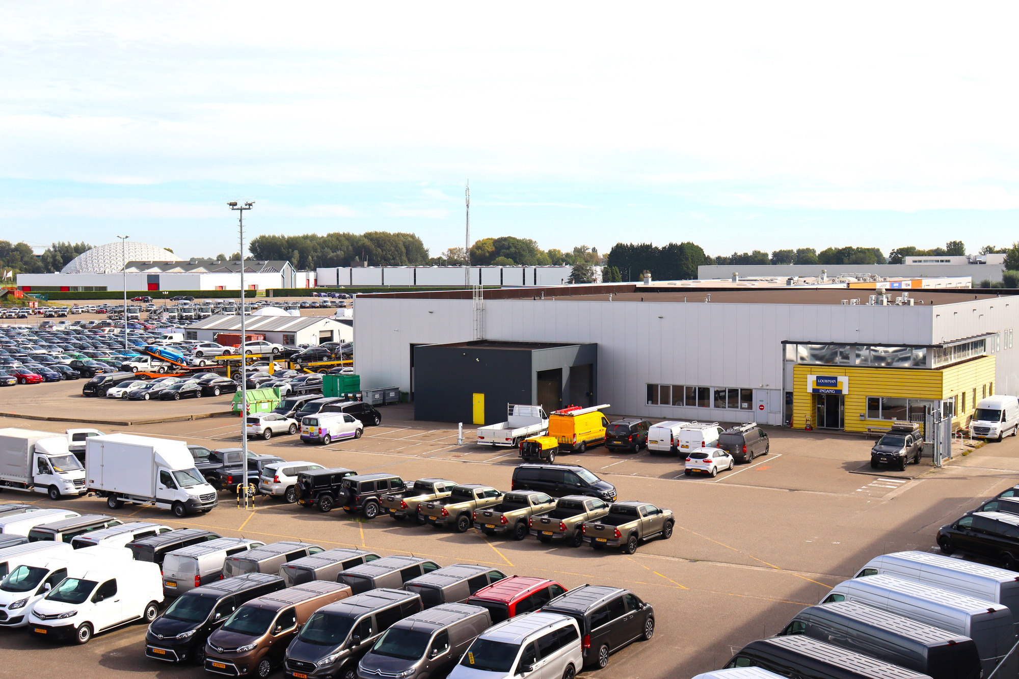 Busvan - Vans - Year: 2023, diesel, gearbox: automatic undefined: picture 1