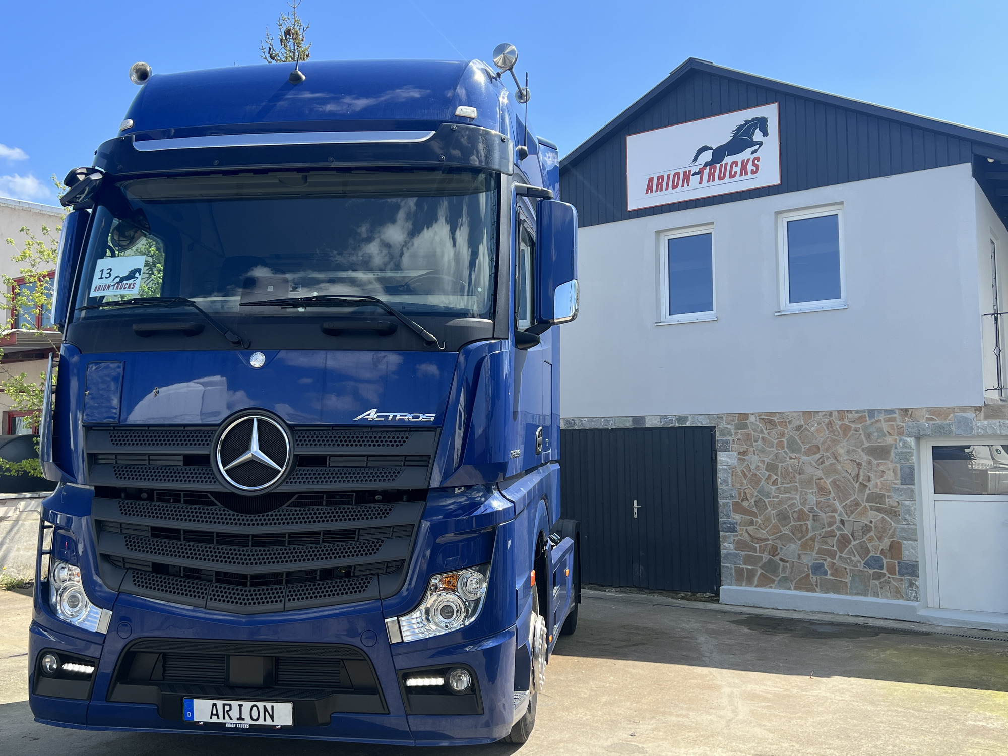 ARION TRUCKS GmbH - Vans MERCEDES-BENZ - Euro 4, diesel undefined: picture 1