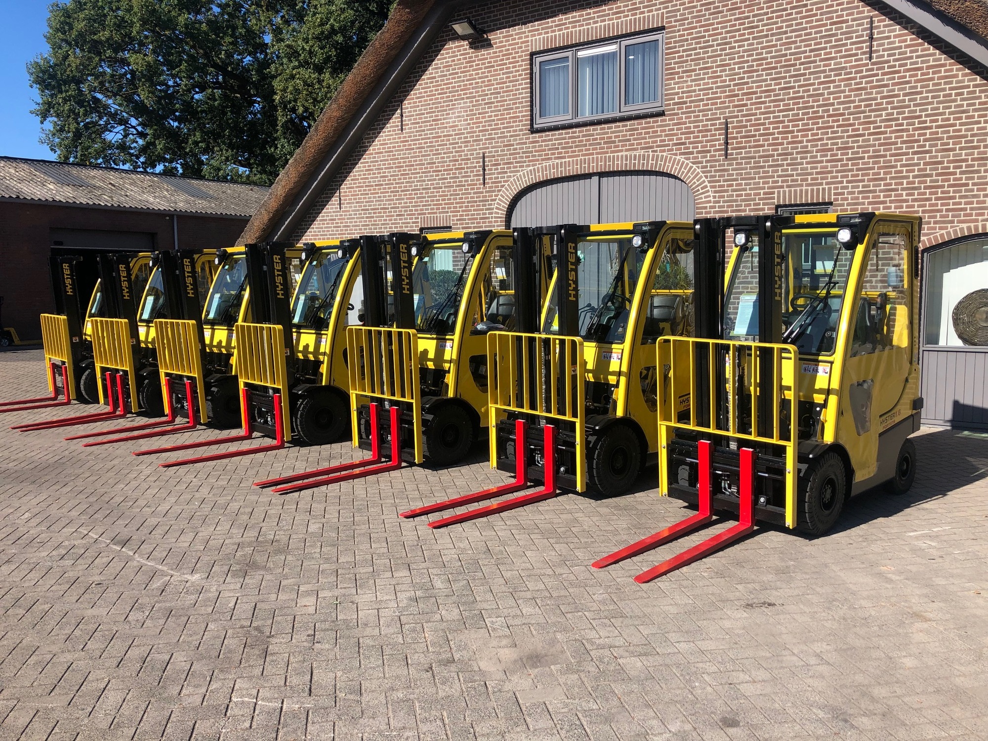 Jur Soetendaal - Material handling equipment MANITOU - Year: 2015 undefined: picture 2