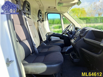 Interior photo 1: Panel van Peugeot Boxer 2.0 Euro 6 Interior photo 1: Panel van Peugeot Boxer 2.0 Euro 6