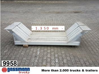 Low loader semi-trailer