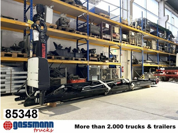 Hook lift truck