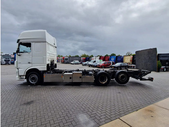 Cab chassis truck DAF XF 530 SuperSpaceCab 6x2*4 - Chassis 740 cm - Loadlift - Steering axle - Leather -: picture 4