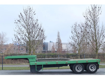 Low loader semi-trailer