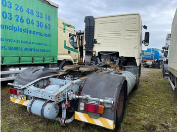 Tractor unit Volvo FH12 380: picture 4