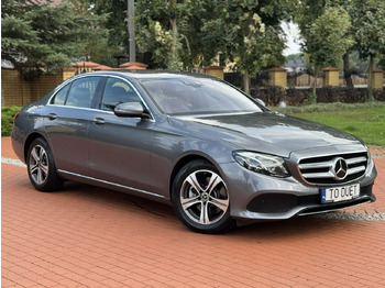 Sedan Mercedes E 220: picture 4