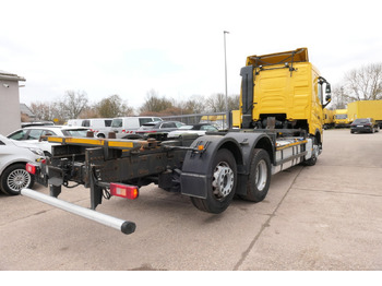Container transporter/ Swap body truck VOLVO FH 26.420 6x2 BDF: picture 4
