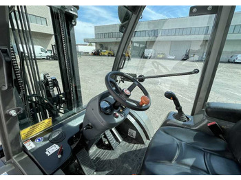 Rough terrain forklift Ausa C 250 H X4: picture 4