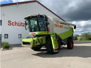 Combine harvester CLAAS Lexion