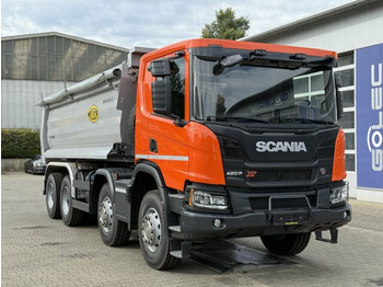 Tipper van