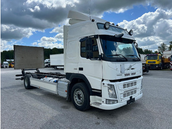 Cab chassis truck VOLVO FM 330