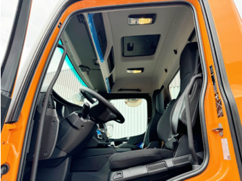 Interior photo 1: Cab chassis truck Mercedes-Benz Arocs 2633 6x4 Arocs 2633 6x4, 2x Nebenantrieb