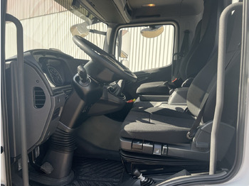 Interior photo 1: Cab chassis truck Mercedes-Benz Atego 818/23 K 4x2 Atego 818/23 K 4x2, 2x AHK, 5x VORHANDEN!