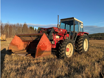 Farm tractor INTERNATIONAL