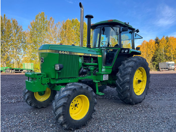 Farm tractor JOHN DEERE 40 Series