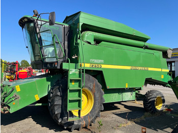 Combine harvester JOHN DEERE 2256