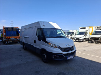 Passenger van IVECO Daily 35s16