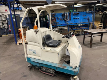 Scrubber dryer