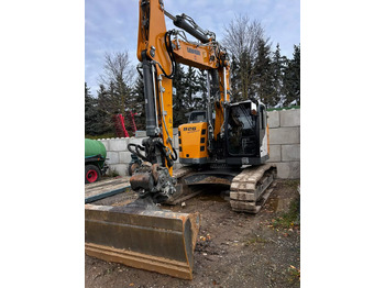 Crawler excavator LIEBHERR R 926