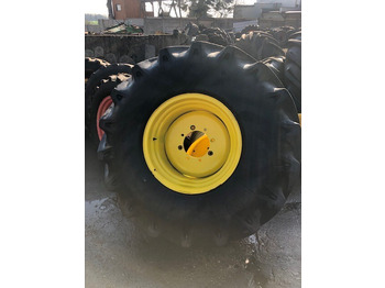 Wheel and tire package JOHN DEERE