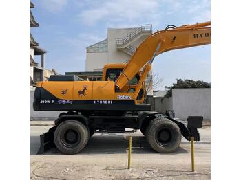 Wheel excavator HYUNDAI