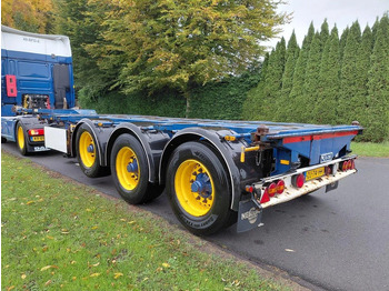 Container transporter/ Swap body semi-trailer D-TEC