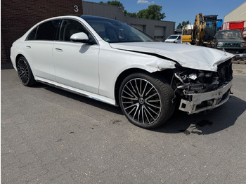 Sedan MERCEDES-BENZ
